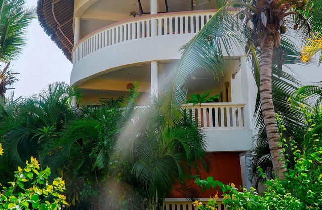 Fully furnished 2 bedroom that is 5 minutes walk to the beach