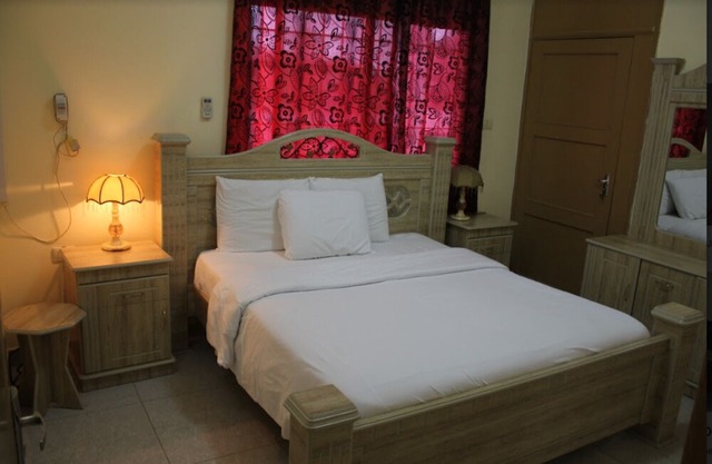 Fully Furnished & Serviced 1Bed apartment Two