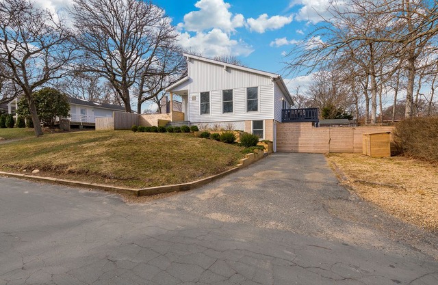 Fully Renovated 3BR Montauk Beach House with Private Beach Access