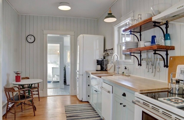 Fully Renovated Historic 1920's Bungalow on 1-acre/Pet Friendly!