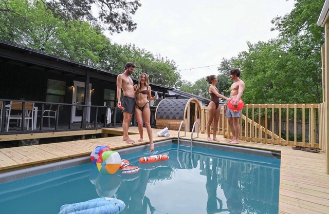 Fun 4BR Near Downtown+Pool+Sauna & more!