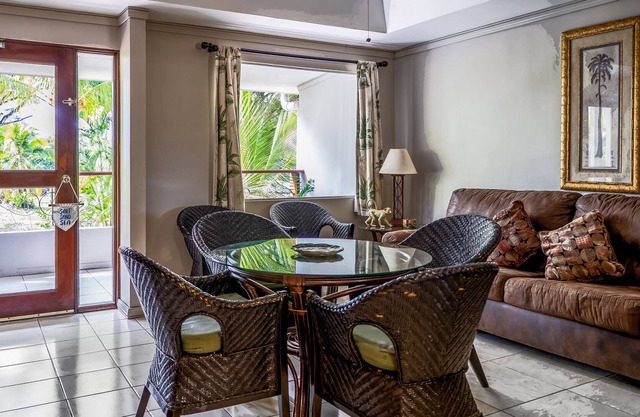 Fun & bright getaway with furnished balcony, pool, volleyball & tennis courts