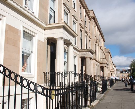 Funky 2 bed apt with parking and garden in best area of city