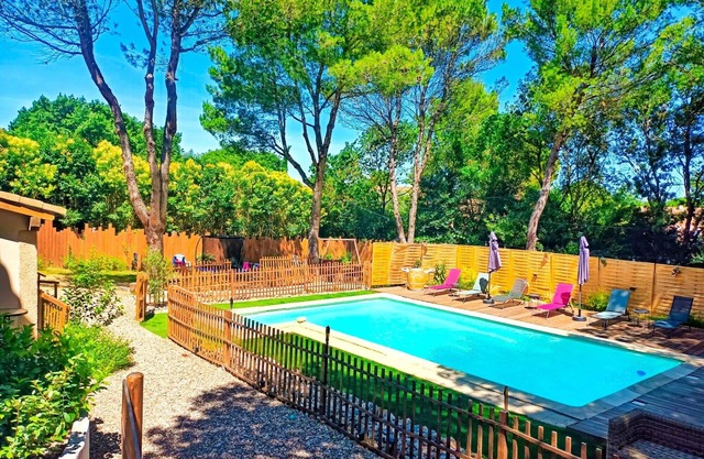 Gîte 6 Pers. Bain Nordique Privé, Piscine, à 3 Min. Cité Médiévale