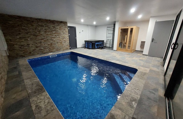Gîte Luxueux Avec Piscine Chauffée, Jacuzzi et Sauna Rien que Pour Vous