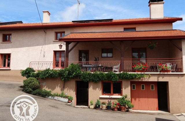 Gîte Saint-Just-la-Pendue, 3 pièces, 4 personnes - FR-1-496-53