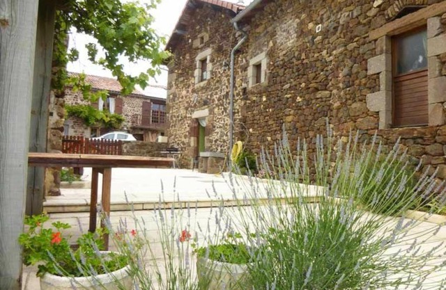 Gîte charmant avec cheminée et grand terrain près de Langeac et Saugues - FR-1-582-190