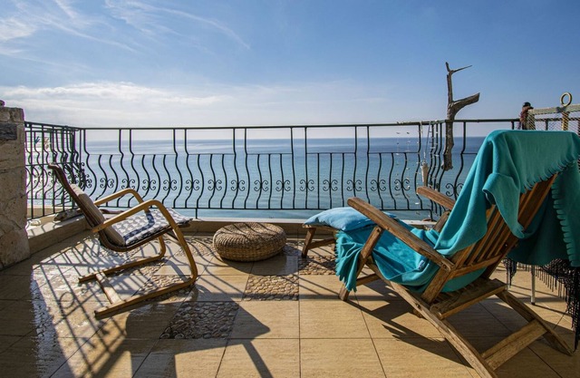 G & J on the Sea Cozy Apartment by Travel Pro Services