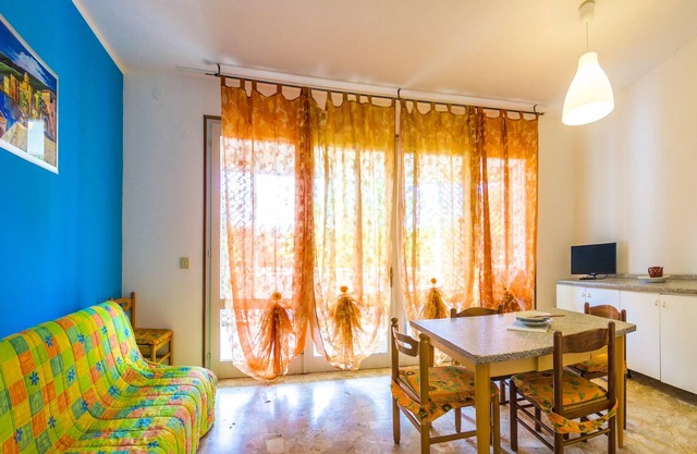 Gabbiano tree-room flat surrounded by the green of the quite pine forest