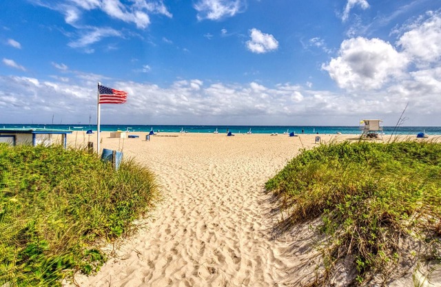 Galina's Villa | Short Drive to Delray Beach!