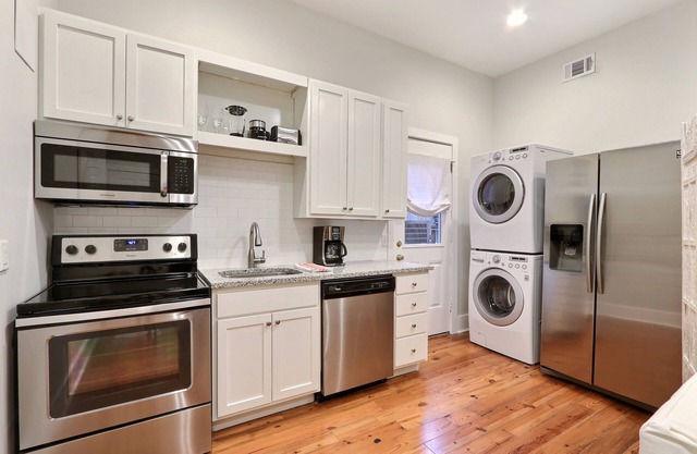Gallery Stays - Parkside Suite