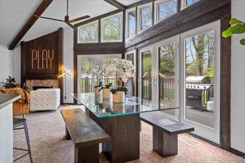 Game Lovers Getaway In Abbey Springs with Golf Cart