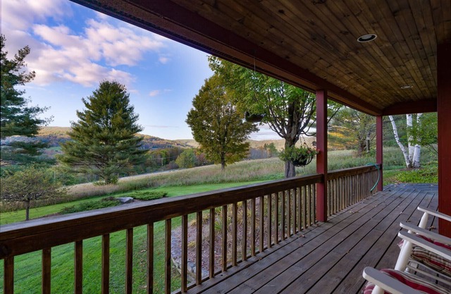 Game Room/Bar, Sleeps 14 - Mountain View Estate