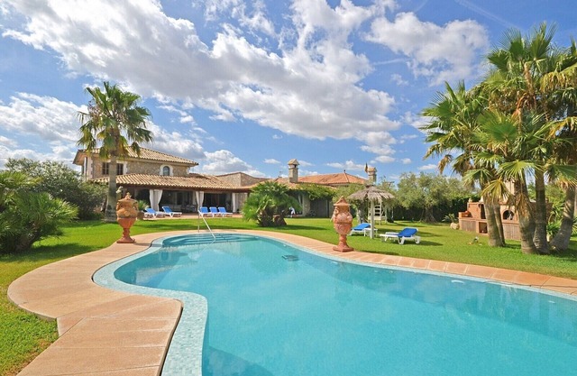 Gamundi - Charming country house with garden and pool 3 km from the beach