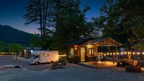 Gapyeong Yumyeongsan Gomone pet Camping