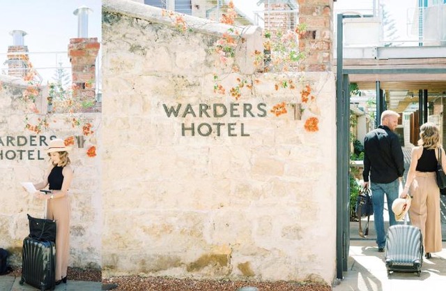 Garde and Warders Hotel