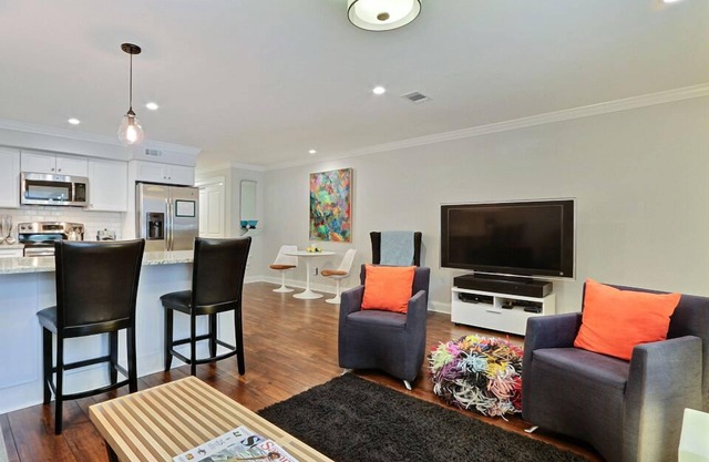Garden Apartment with Parking, Heated Pool Access