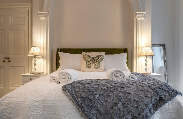 Garden Flat – Stunning Georgian Apartment in Grosvenor Place