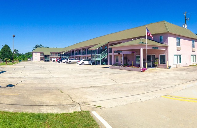 Garden Inn & Suites