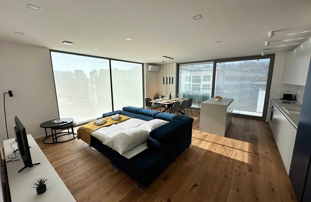 Garden Residence - Premium Castle View Apartment