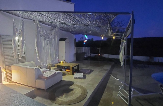 Garden with swimming pool for 50 people