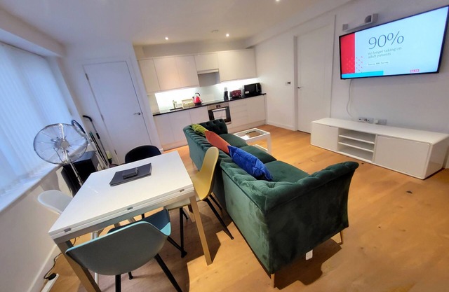 Garland City Centre Stylish Apartment Croydon 1