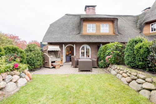 Gartensuite-West-Kamin-Sauna-Pool-Garten