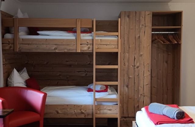 Gästehaus HuberFour-bed room with balcony