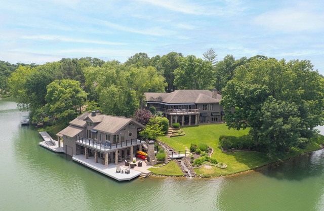 Gated lakefront retreat right on the lake, hot tub, kayak, pool table, luxury,