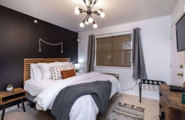 Gated, Luxe Mid-Century Modern Condo| Walk to golf & pools!
