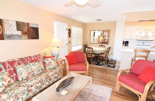 GATED! QUIET! FRIENDLY! PRIVATE! POOL! GOLF! SHOPPING! RESTAURANTS!
