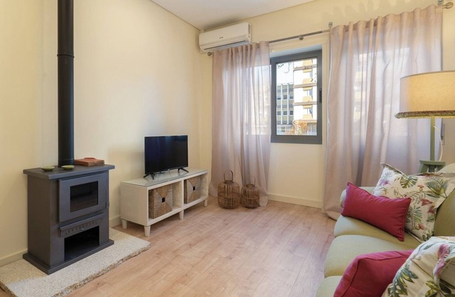 Gaya Avenue 102 - Flat w/Balcony