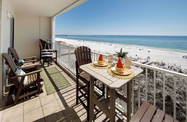 GD 504 Emerald Sea Oasis: Wake Up to Breathtaking Ocean Views