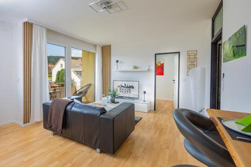 Gemütliche Fewo 1-3 Personen Balkon, Küche, Badewanne, Smart TV, Arbeitsplatz