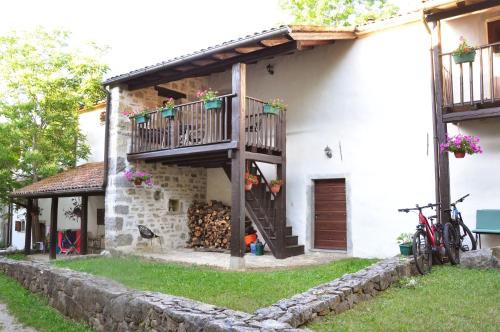 Gemütliches Ferienhaus In Kotli Mit Grill, Terrasse Und Garten