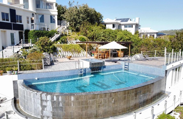 Gemini Villa - Solar Powered, Pool & Near Beach