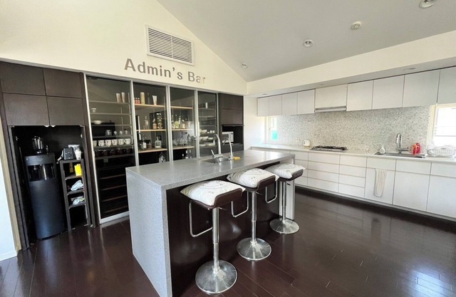 Genuine suburban Tokyo living in modern big house. 10 mins by train to Shinjuku!