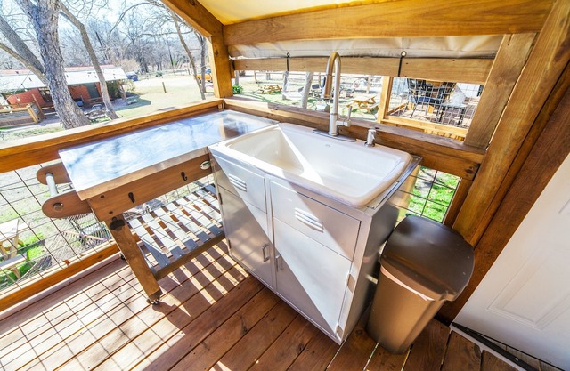 Geronimo Creek Retreat Getaway Cabin #4 in Seguin