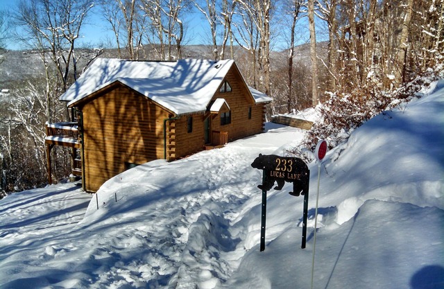 Get-Away Mountain Cabin. Hot Tub, Sunset Mtn. Views, Game Room, Near Asheville