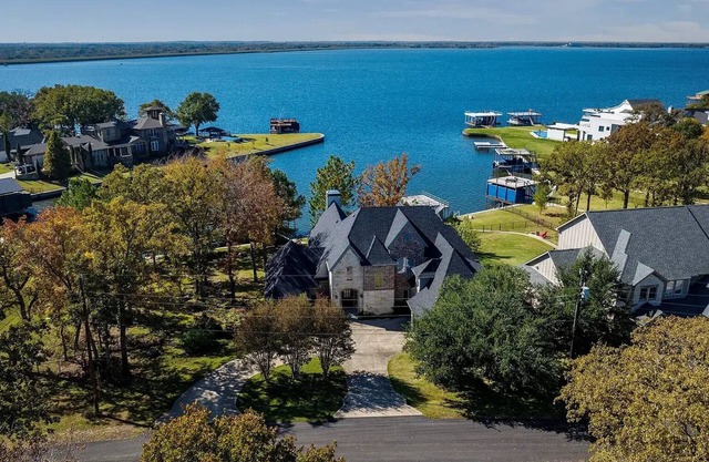 Getaway near Dallas lake view private pool hot tub kayak fishing