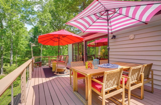 Getaway w/Lake Views near Wintergreen Resort!