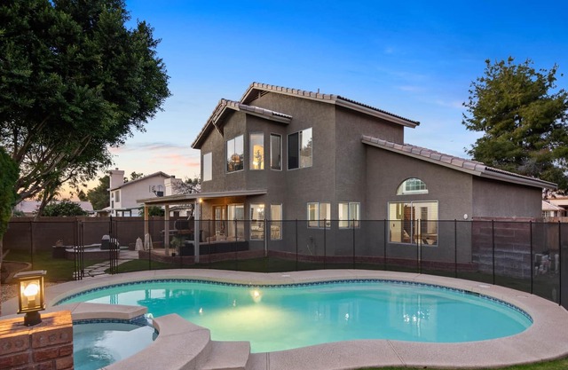 Val Vista Lakes 