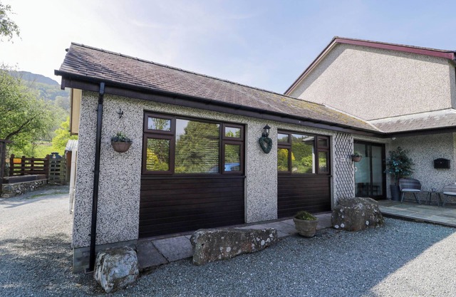 GILFACH BACH, with a garden in Dolgellau
