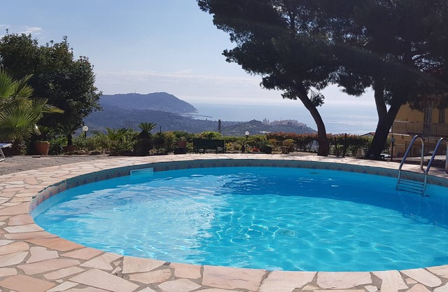 Ginestra Apartment in Villa with Swimming Pool