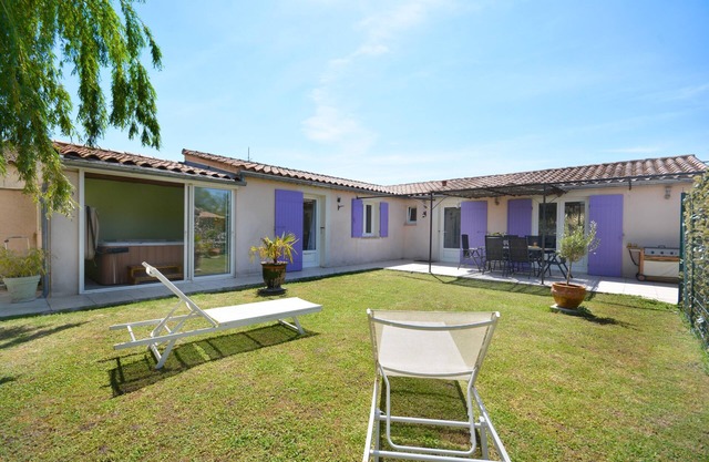 Gite "Au Coeur des Sorgues" Apartment, heated pool & SPA