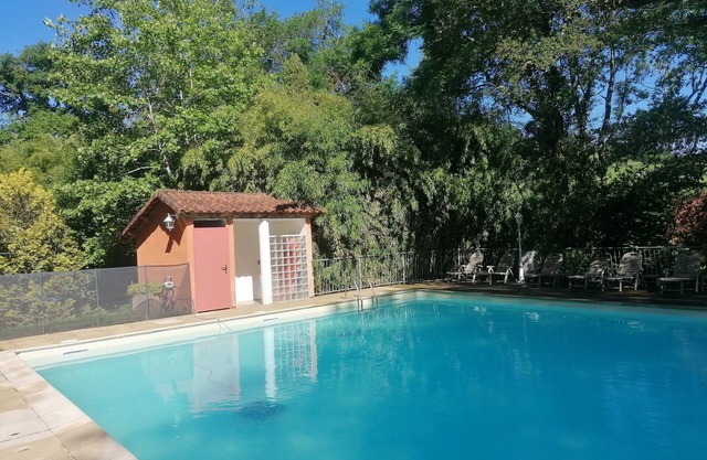 Gîte for 12 to 20 people with private pool, in Aveyron 🌿
