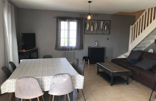Gite for 8 people in an estate with 2 swimming poo
