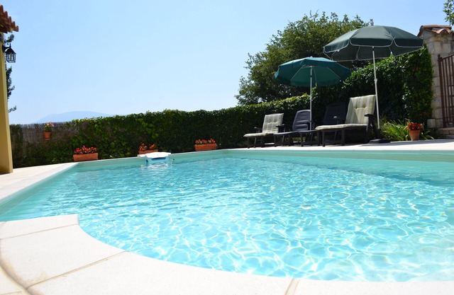 Gîte Detached house with swimming pool near Vaison la romaine