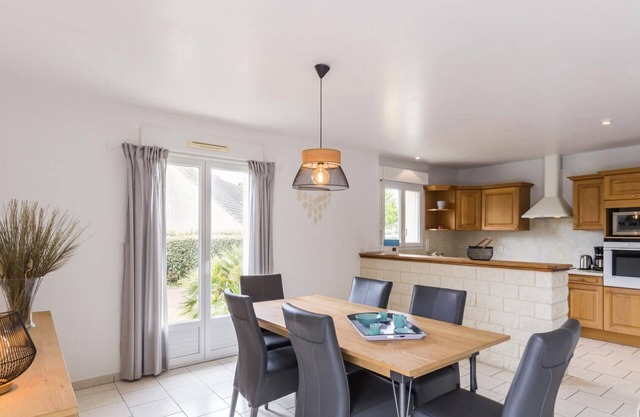 Gite Gouville-sur-Mer, 3 bedrooms, 6 persons
