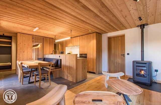 Gîte Le Corti - Chalet ARAVIS COSY with spa and summer pool